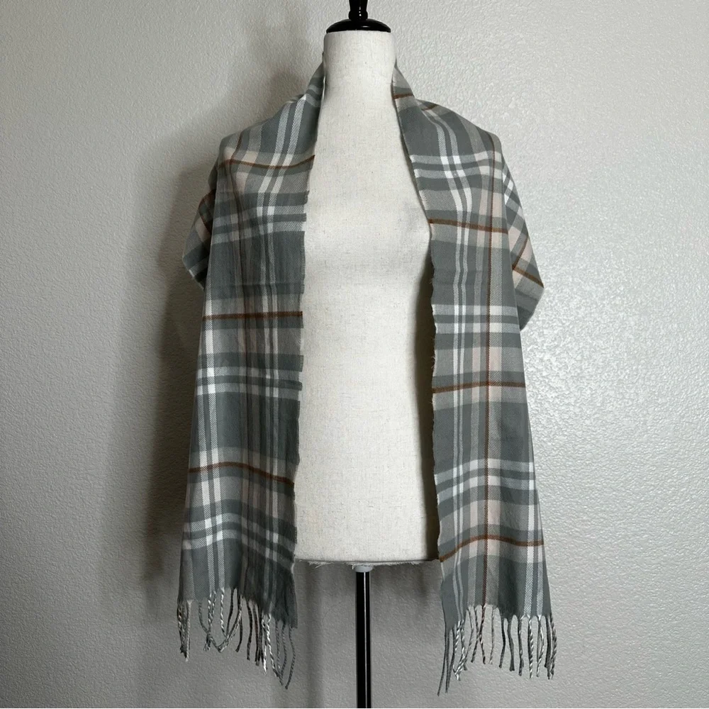 NWOT 100% Cashmere Germany Gray Plaid Scarf